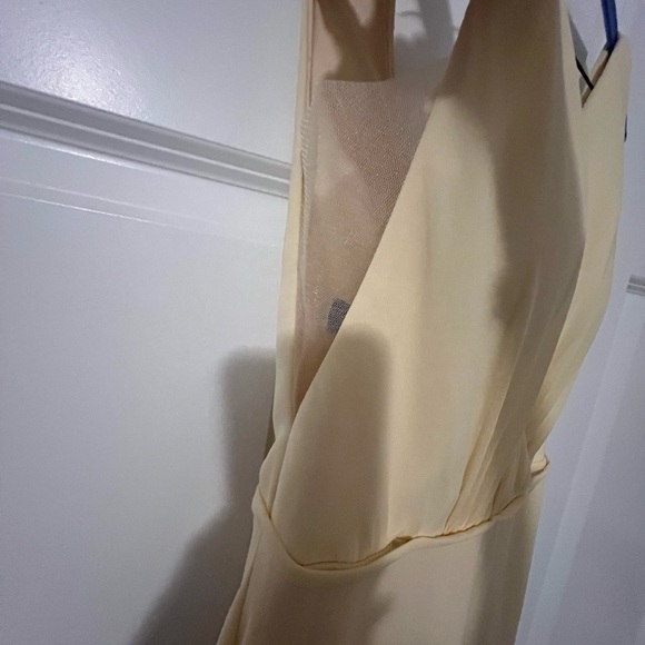 Elegant Yellow Formal Sleeveless Dress - Picture 3 of 3
